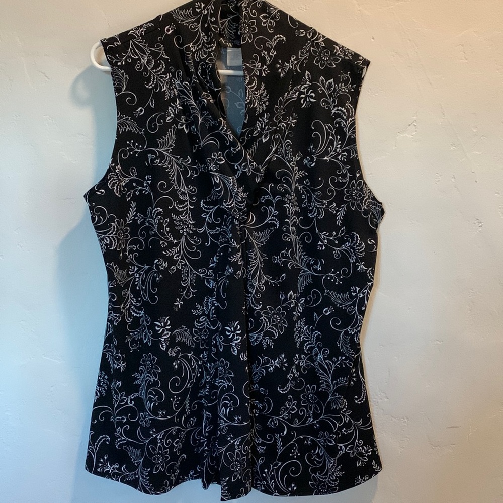 Black & White Sleeveless Blouse with Drape Neck * 1X